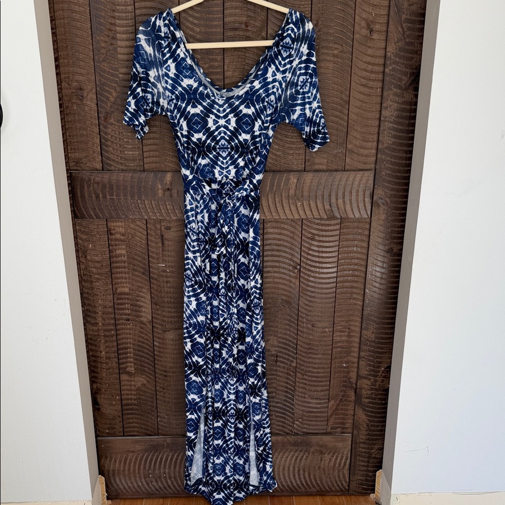 LATCHED MAMA Elegant Blue Patterned Maxi Dress